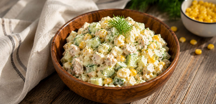 Салат с курицей и кукурузой