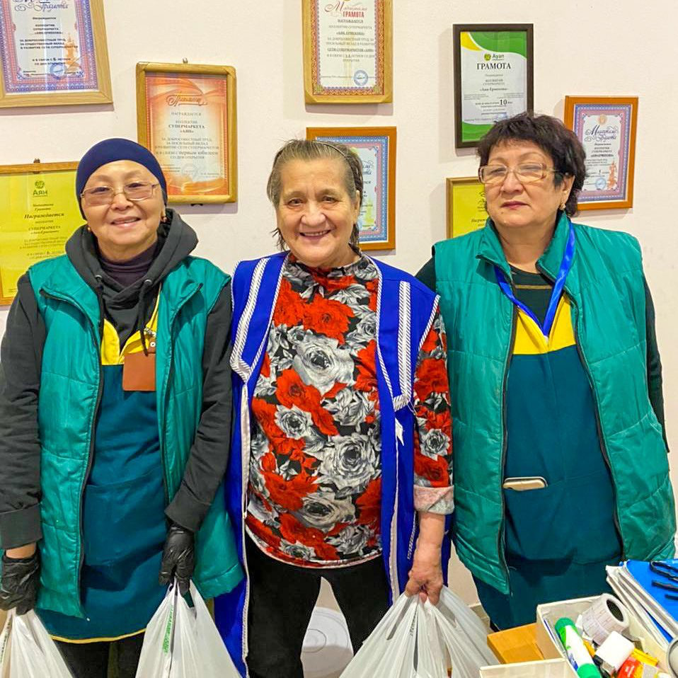 День пожилых людей в супермаркетах Аян