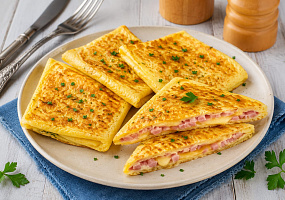 Яичные конвертики с ветчиной и сыром